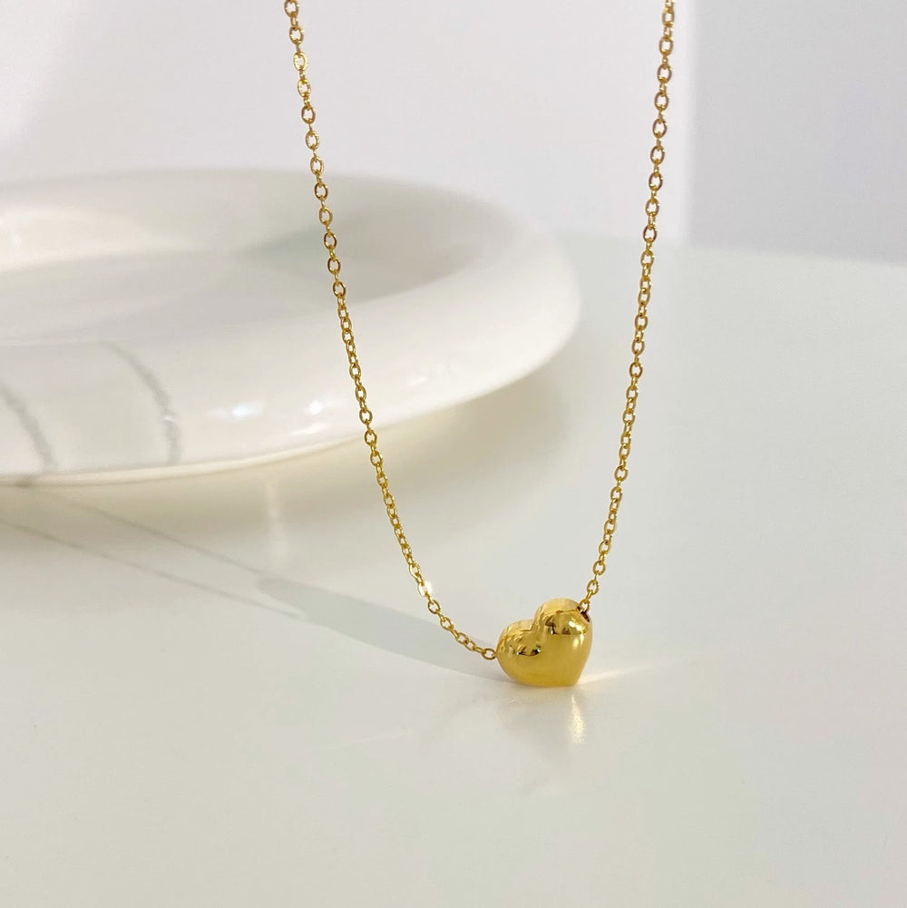 3D love heart pendant necklace on a delicate chain, showcasing elegant golden design and sparkling pendant.